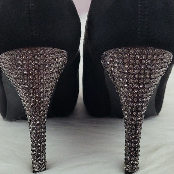Nina Black Stretch Fabric "Diamond" studded Heel Booties. Size 8 - Picture 5 of 8